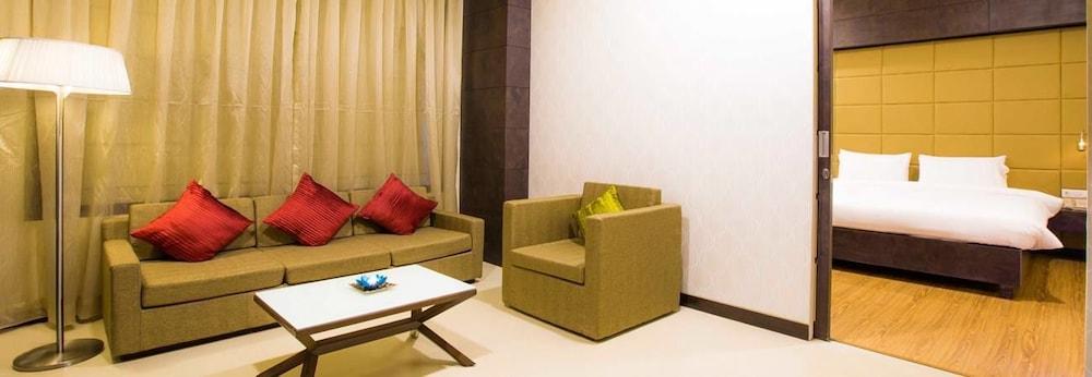 Regenta Central Grand Exotica Pimpri-Chinchwad Exterior photo
