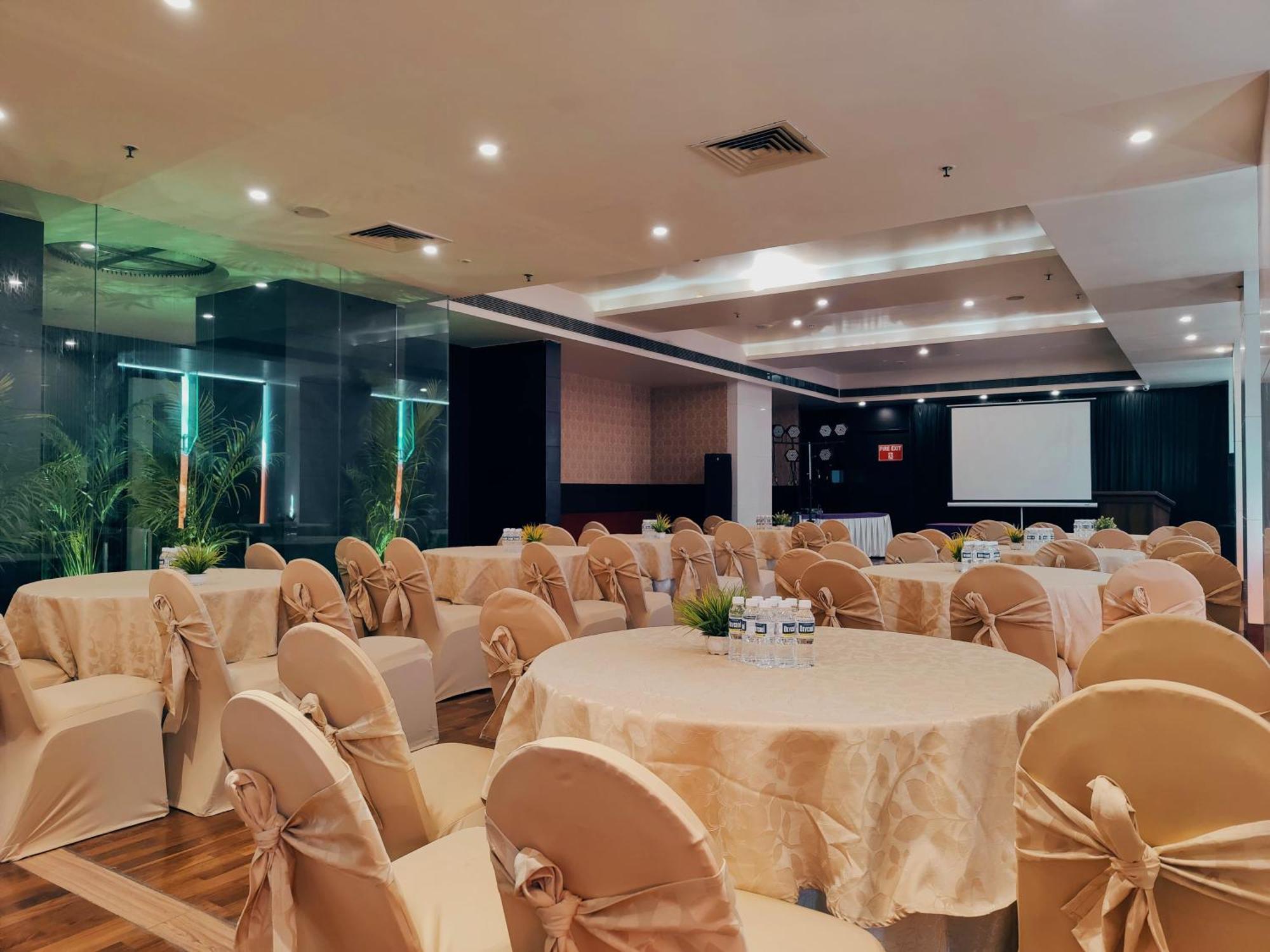 Regenta Central Grand Exotica Pimpri-Chinchwad Exterior photo