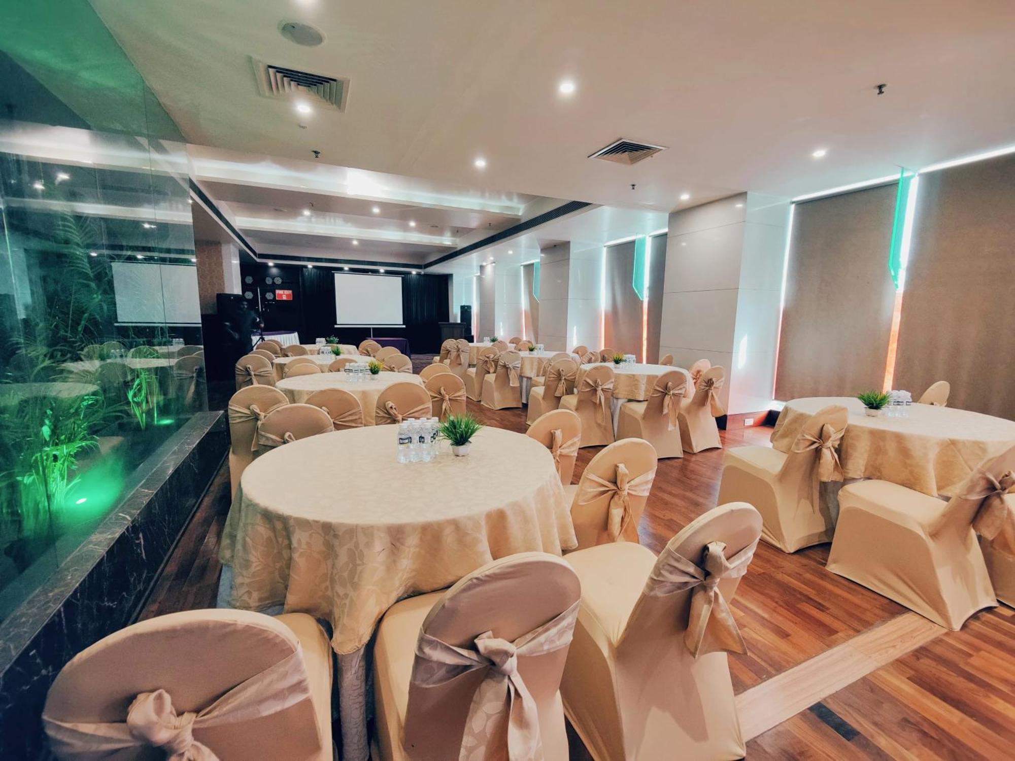 Regenta Central Grand Exotica Pimpri-Chinchwad Exterior photo