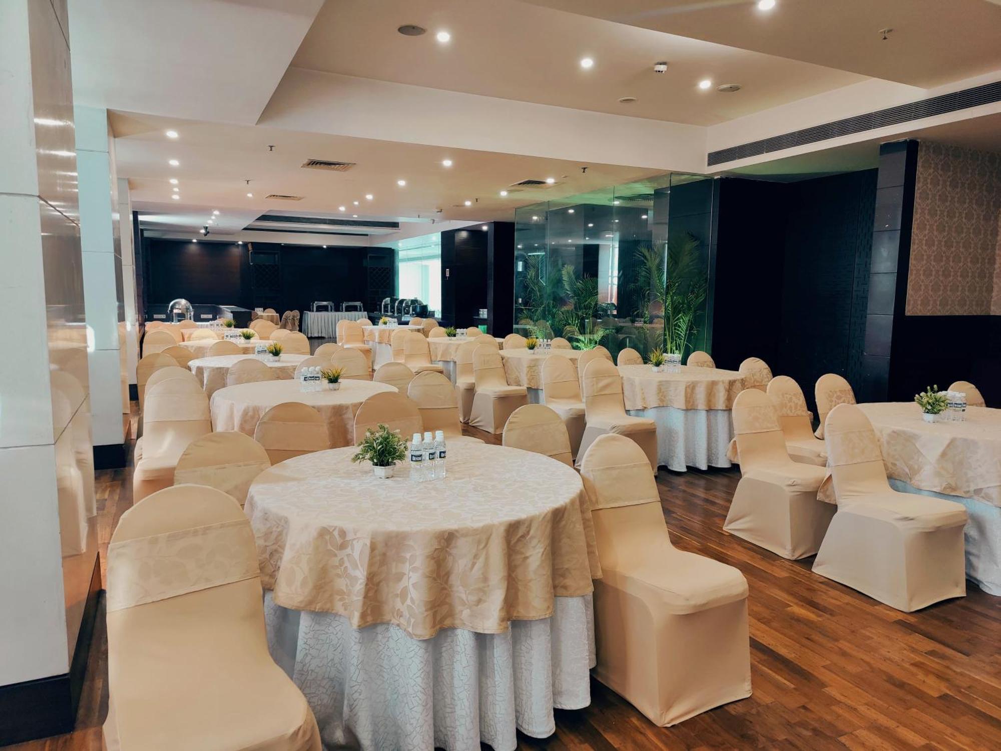 Regenta Central Grand Exotica Pimpri-Chinchwad Exterior photo
